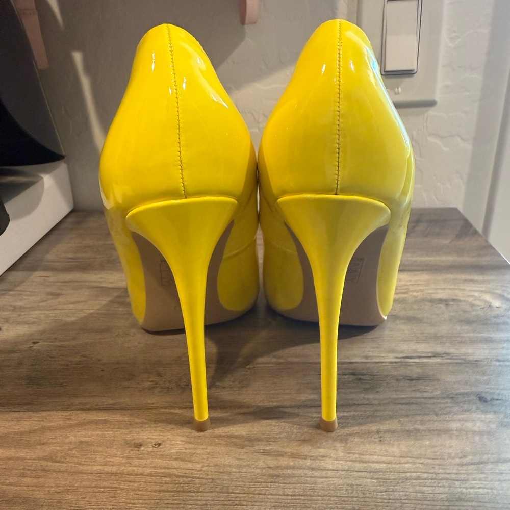 Yellow Pumps/Heels - Picture 2 of 3